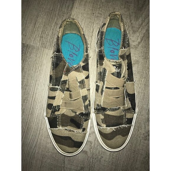 𝅺women’s Blowfish Slide In Sneakers Size 8 - Picture 3 of 6